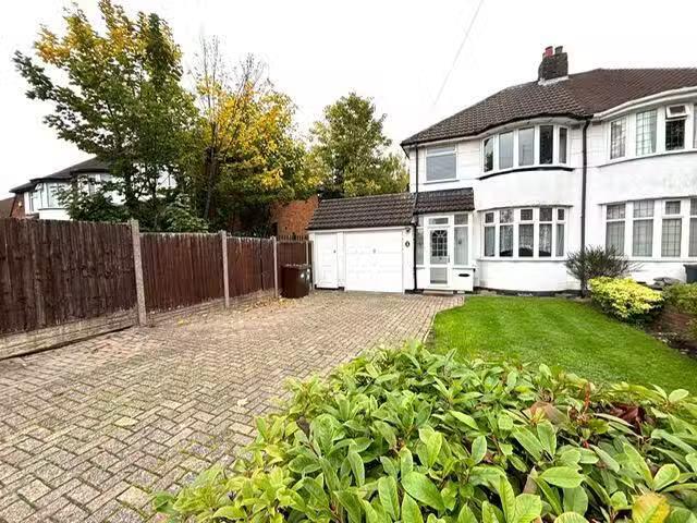 Cheap 2 BA 3 bedroom semi detached house for rent in Bentley R.