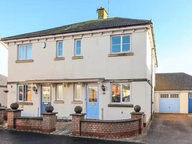 Unique 2 BA 3 bedroom semi detached house for rent in Parish M.
