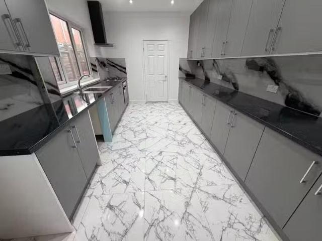 Rental! 2 BA 3 bedroom terraced house for rent in Northfield R.