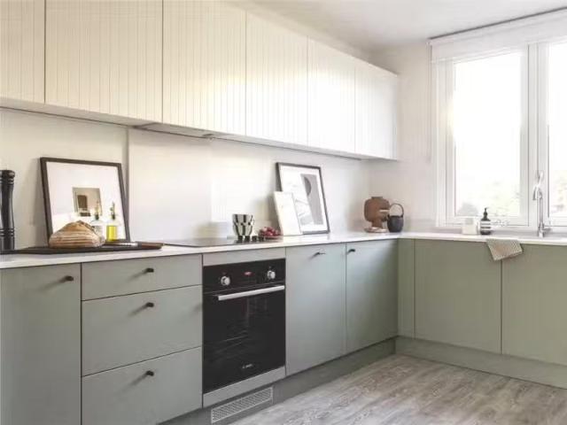 Charming 2 BA 3 bedroom terraced house for rent in Ayrton Aven.
