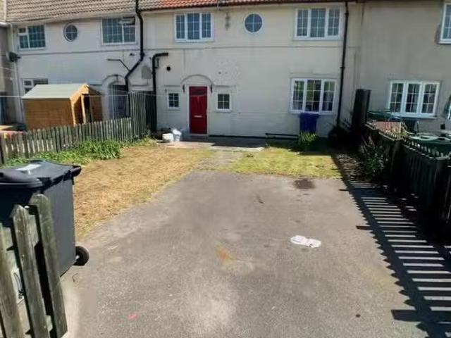 Charming 2 BA 3 bedroom terraced house for rent in The Crescen.