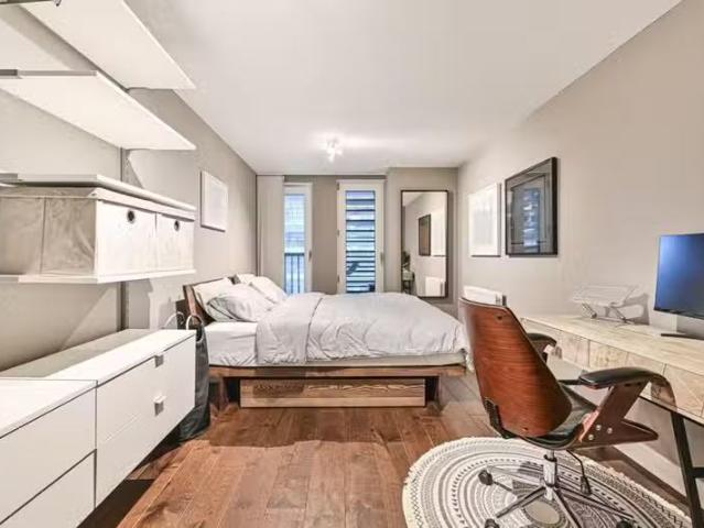 Cheap 2 BA 1 bedroom flat for rent in Dalston Square, Dalston.