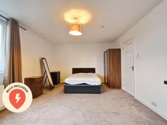 New 2 BA 1 bedroom house share for rent in Charlecombe Court.