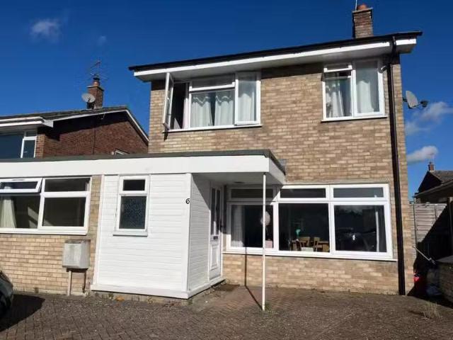 Just in! 2 BA 1 bedroom house share for rent in Friars Close.