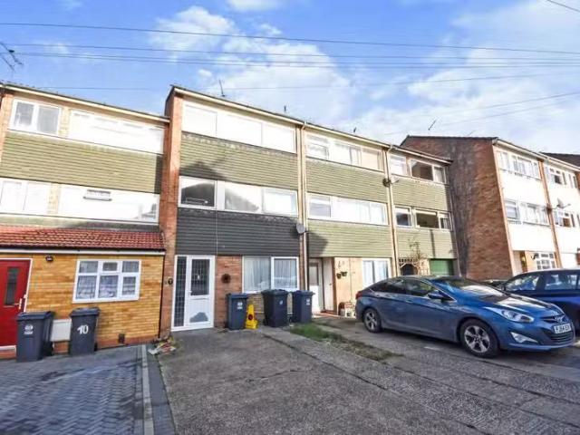 Deal! 2 BA 1 bedroom terraced house for rent in Boyd Close, Bi.