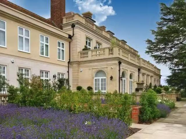 Unique 2 BA 2 bedroom apartment for rent in Hanstead House, Br.