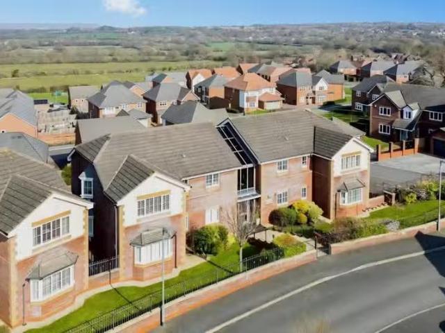 Unique 2 BA 2 bedroom apartment for rent in Llys Y Graig, Bryn.