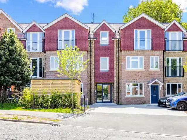 Charming 2 BA 2 bedroom apartment for rent in Parkgate House.