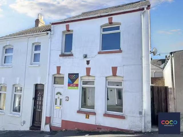 Just in! 2 BA 2 bedroom end of terrace house for rent in Bryme.