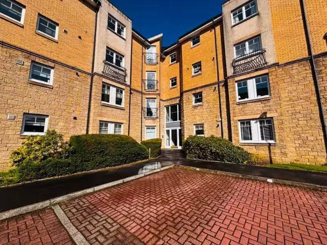 Nice 2 BA 2 bedroom flat for rent in Castlebrae Gardens, Cathc.