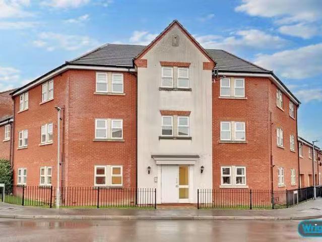 Deal! 2 BA 2 bedroom flat for rent in Cusance Way, Trowbridge.