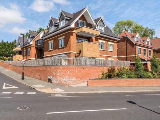 For Rent! 2 BA 2 bedroom flat for rent in Bowdon House, Foxley.
