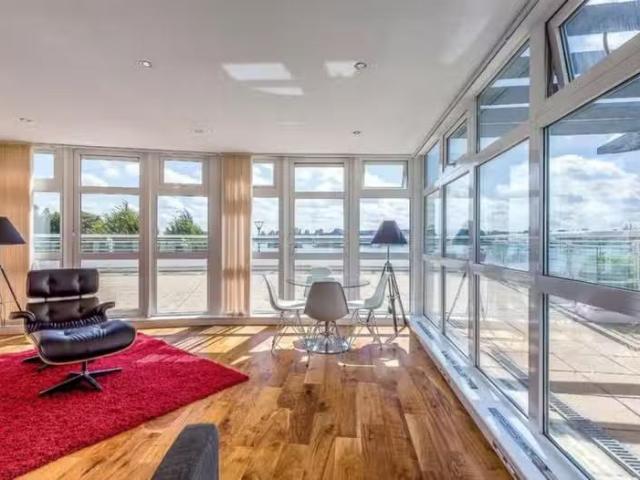 Rental! 2 BA 2 bedroom flat for rent in Barrier Point Road, No.