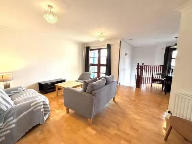 Deal! 2 BA 2 bedroom flat for rent in East Werberside, Edinbur.