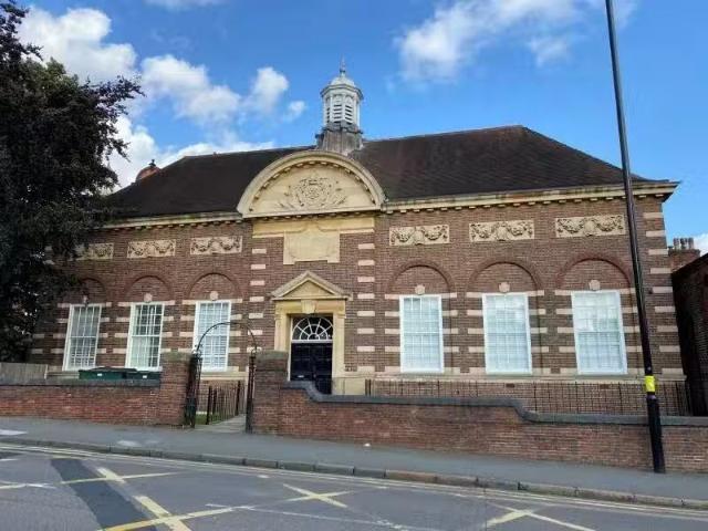 Just in! 2 BA 2 bedroom flat for rent in Lichfield Road, Sutto.