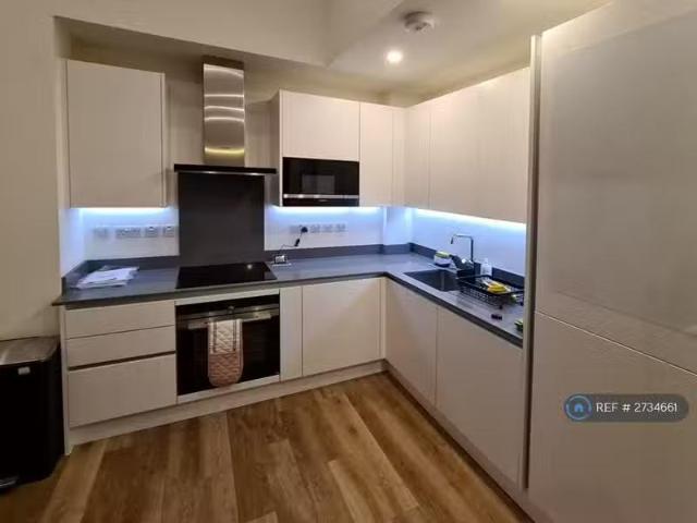 Cozy 2 BA 2 bedroom flat for rent in Mill End Road, Cambridge.
