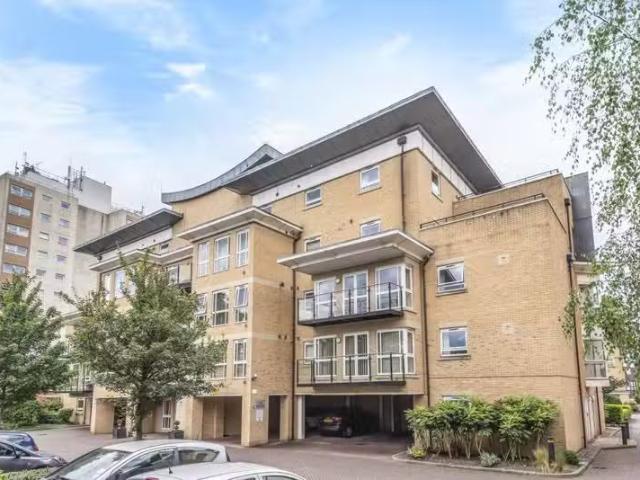Cozy 2 BA 2 bedroom flat for rent in Sparkes Close Bromley BR2