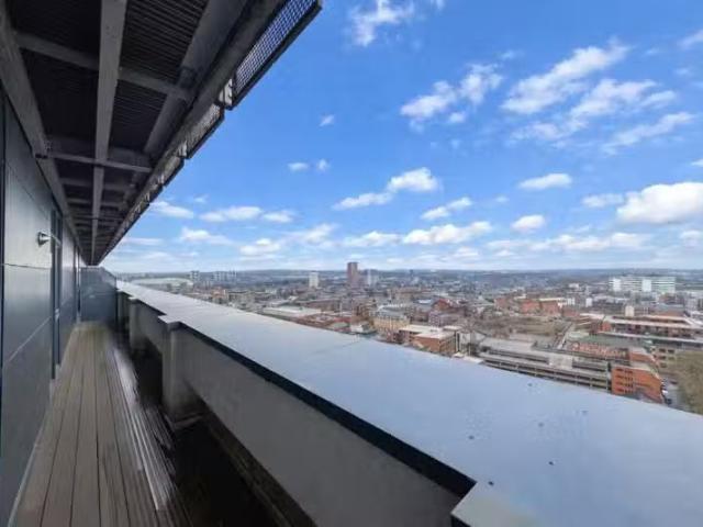 Nice 2 BA 2 bedroom penthouse for rent in Newhall Street, Birm.