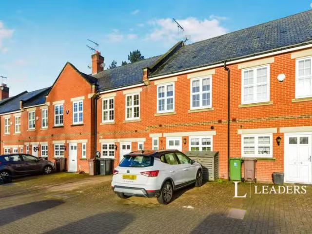 For Rent! 2 BA 2 bedroom terraced house for rent in Beningfiel.