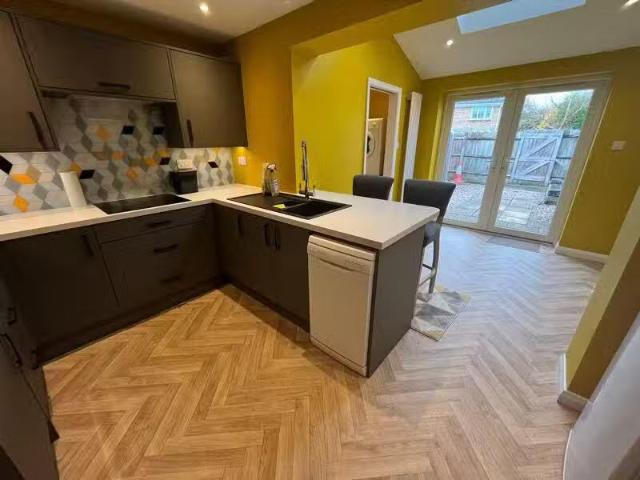 Cheap 2 BA 2 bedroom terraced house for rent in Courtlands, Br.
