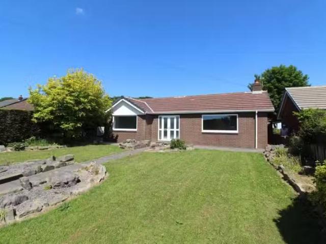 Cozy 2 BA 4 bedroom detached bungalow for rent in Manchester R.
