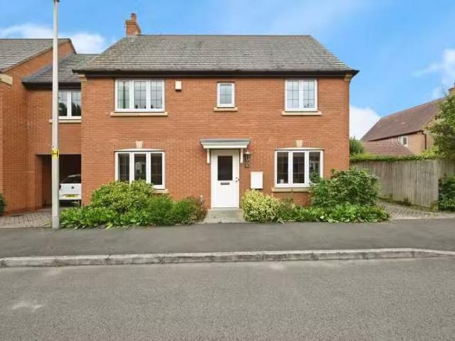 Cheap 2 BA 4 bedroom detached house for rent in Old Farm Close.