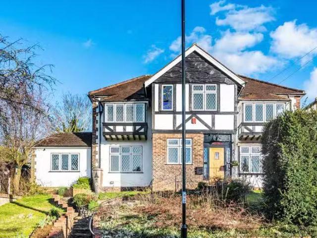 Deal! 2 BA 4 bedroom detached house for rent in Brancaster Lan.