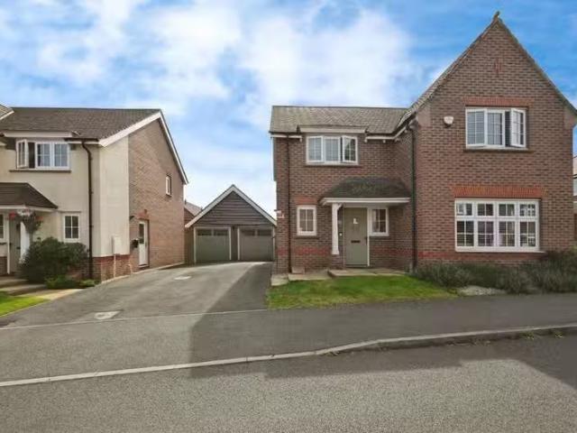 Charming 2 BA 4 bedroom detached house for rent in Bronze Road.