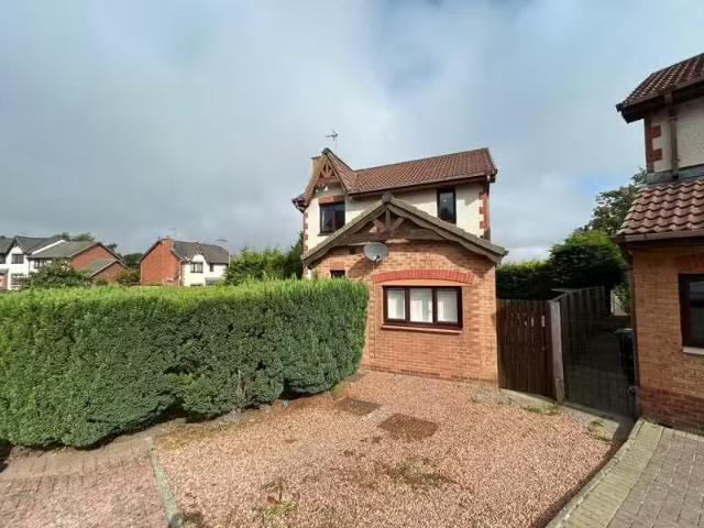 New 2 BA 4 bedroom detached house for rent in Guardwell Cresce.