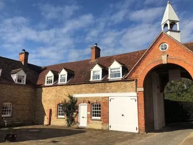 Nice 2 BA 4 bedroom property to let in Kingston Bagpuize House.