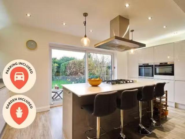 Cozy 2 BA 4 bedroom semi detached house for rent in Fraley Roa.