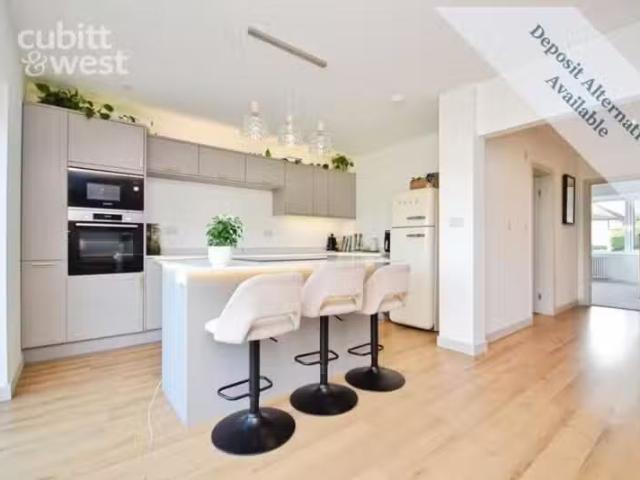 Nice 2 BA 5 bedroom detached bungalow for rent in Broomfield A.