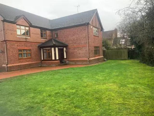 Cozy 2 BA 5 bedroom detached house for rent in Brockhurst Lane.