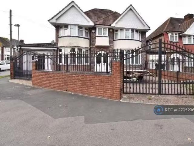 Deal! 2 BA 5 bedroom detached house for rent in Stoney Lane, Y.