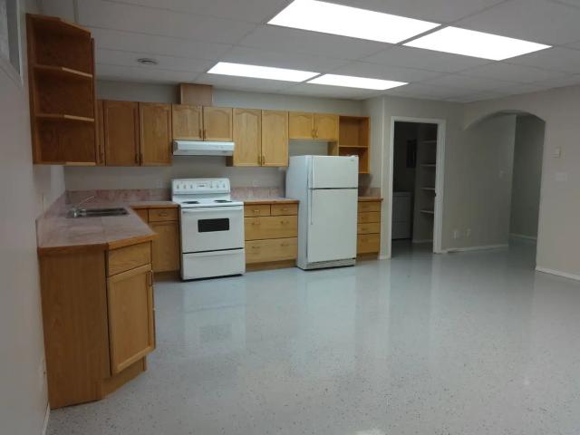 Cozy 2 bdrm basement suite in Westmount