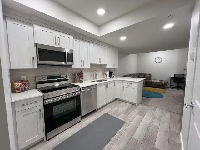 Cozy 2 Bed Room Basement for 2 Adult in Livingston North West
