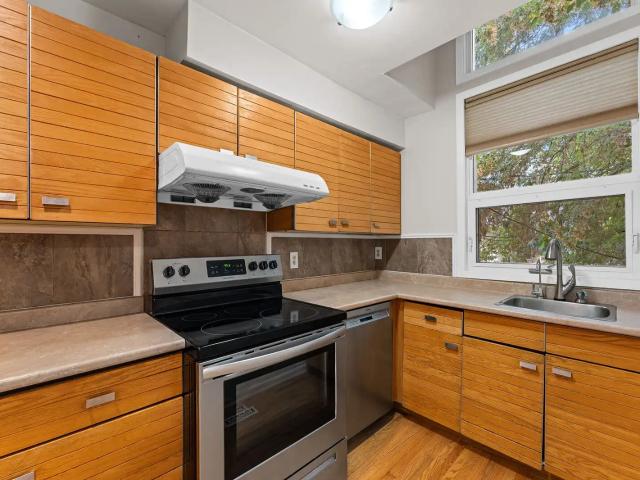 COZY 2 BED & 2 BATH TOWNHOUSE IN OLIVER, CLOSE TO BREWERY DISTRICT
