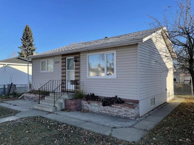 Cozy 2 Bedroom 1 Bathroom Home with Apple and Plum Trees