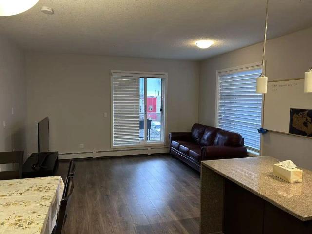 Cozy 2 bedroom 2 bathroom condo avaliable September located in Ambleside — 2 Bedrooms Condo Unit