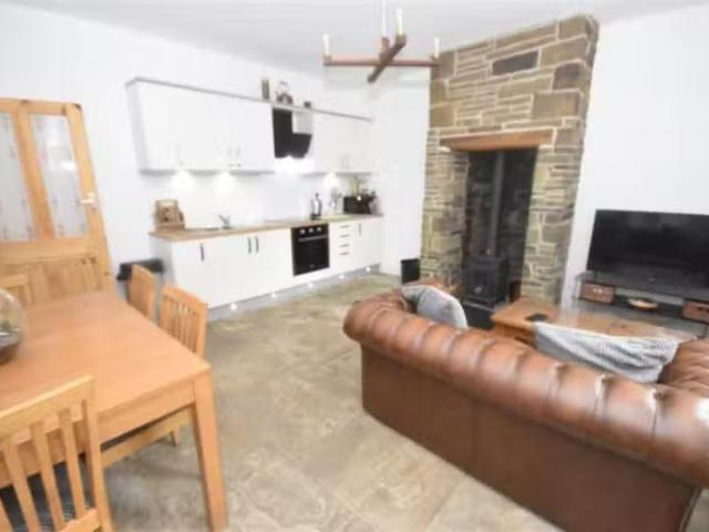 Cheap 2 bedroom terraced house for rent in 8 Derby Street, Que.