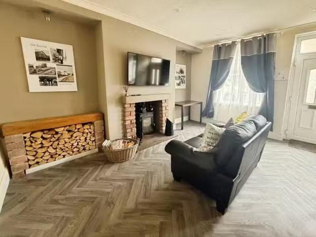 Nice 2 bedroom terraced house for rent in Alice Street, Barnol.