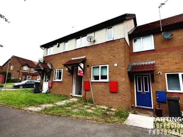 For Rent! 2 bedroom terraced house for rent in Clos Cwm Creuna.