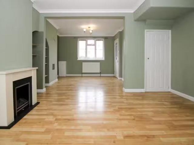 Unique 2 bedroom terraced house for rent in New Cheveley Road.
