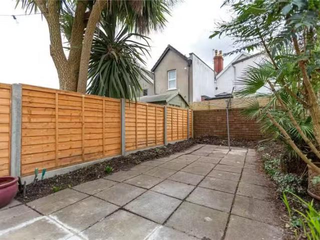 Nice 2 bedroom terraced house for rent in North View, Westbury.