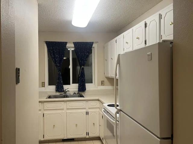 Cozy 2 bedroom townhouse for rent