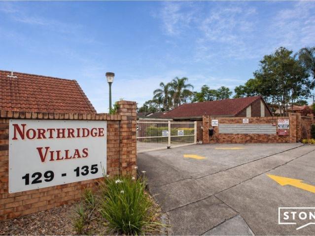 Cozy 2 Bedroom Unit with Built in Wardrobes and Courtyard in Quiet Complex!