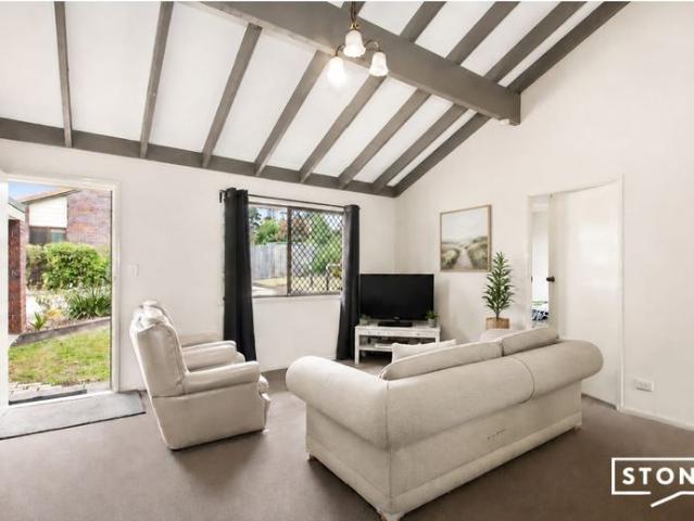 Cozy 2 Bedroom Unit with Built in Wardrobes and Courtyard in Quiet Complex!