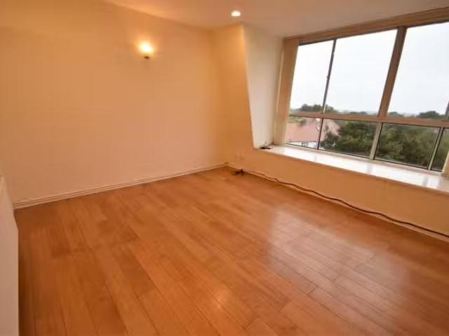 Just in! 2 bedroom apartment for rent in Orchard House, Heswal.