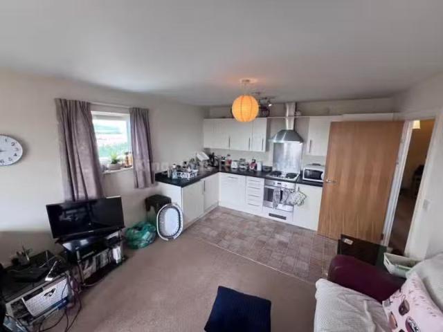 For Rent! 2 bedroom apartment for rent in Overstone Court, But.