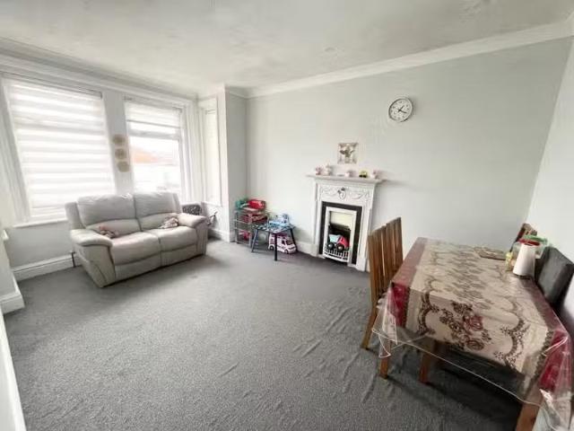 Cheap 2 bedroom apartment for rent in Pine Road, Bournemouth.